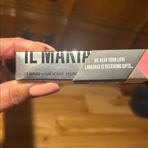 IL MAKIAGE Lip Glaze in Sleek Silver Box